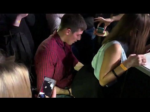 ❤️ Pravi seks u ruskom noćnom klubu. 18-godišnja Ruskinja u anusu i vagini pojebana u noćnom klubu Porno fb kod nas